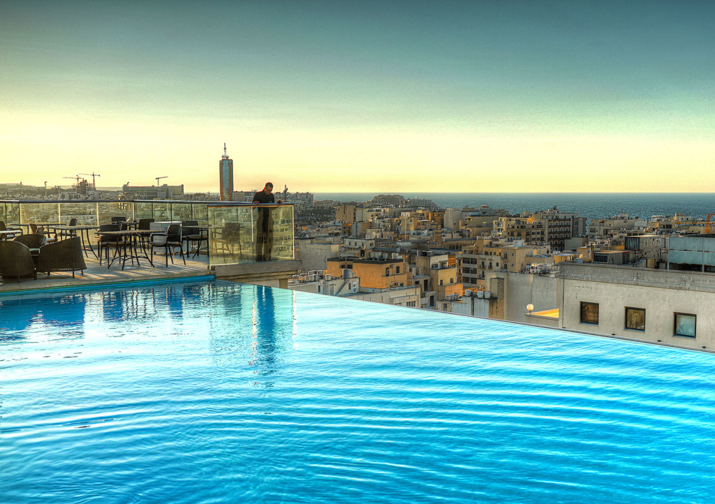 Malta pool palace size_