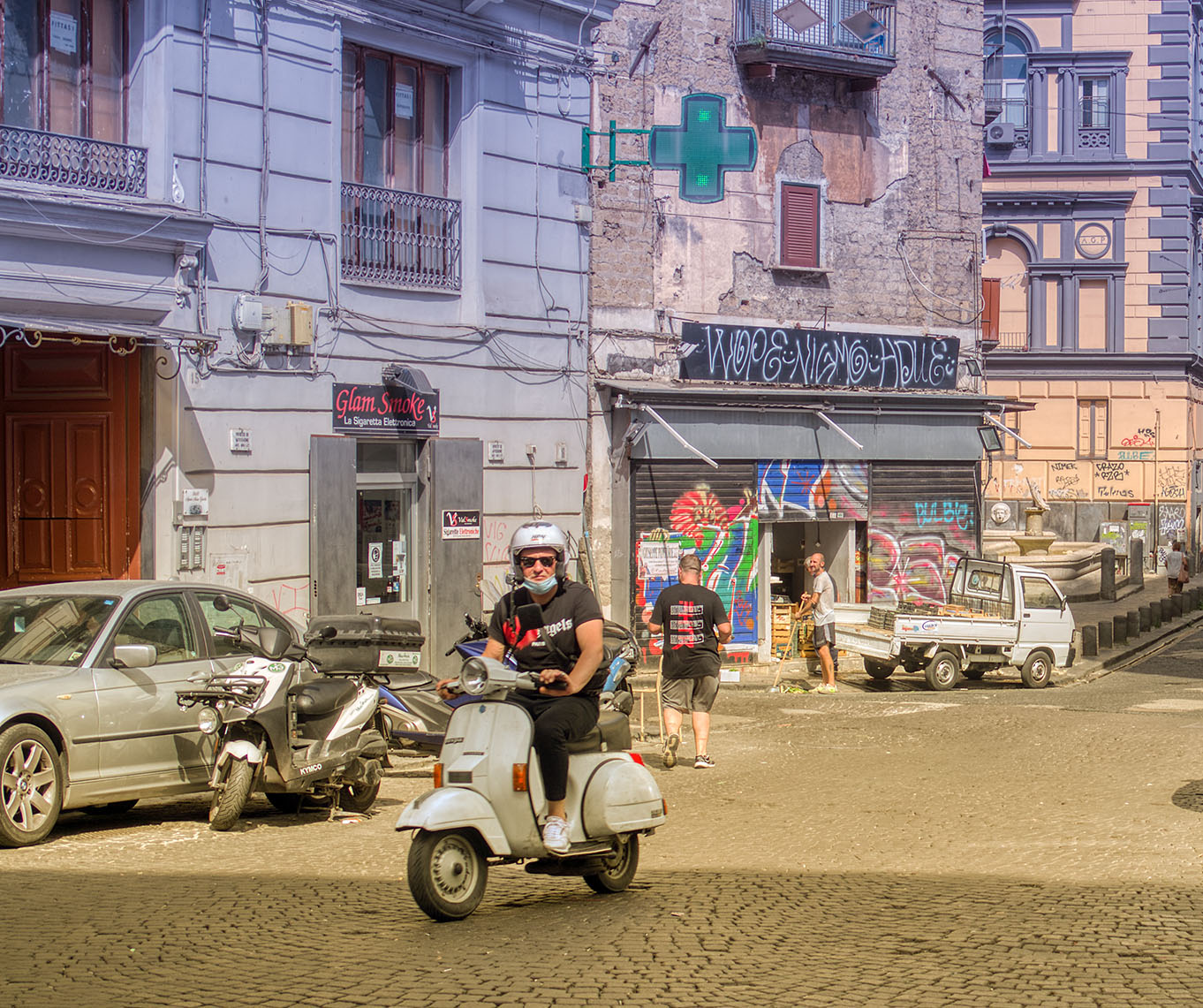 2021-08-26 ICONIC VESPA IN NAPLES - heyyouphoto.com